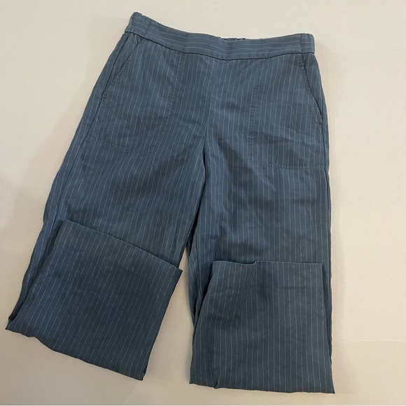 Banana republic cropped wide leg elastic waist pinstriped pants. Size pm - Picture 1 of 4